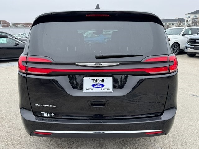 2024 Chrysler Pacifica Touring L | Apple CarPlay | Rear View Camera