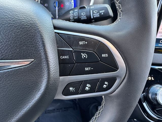2025 Chrysler Pacifica Select | Adaptive Cruise Control | Apple CarPlay