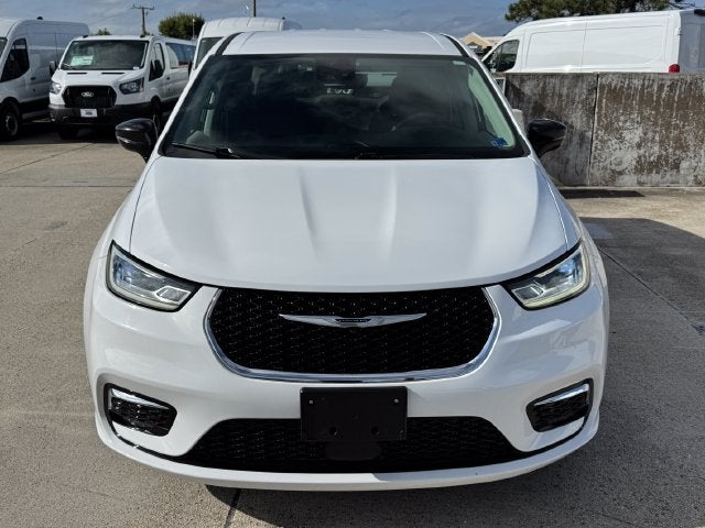 2024 Chrysler Pacifica Hybrid Select | 2nd Row Buckets | 3rd Row Stow and Go
