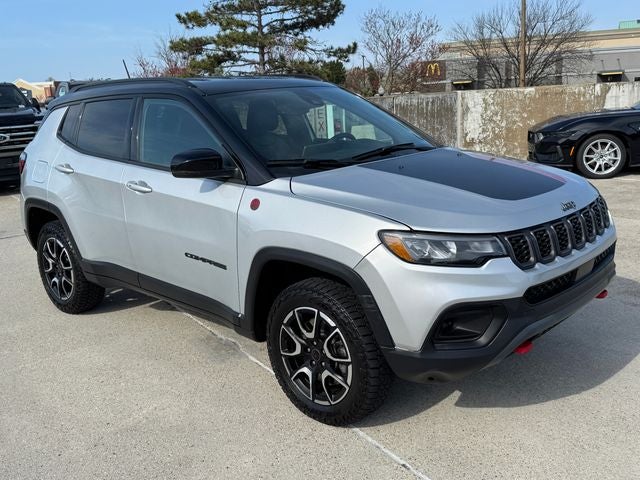 2025 Jeep Compass Trailhawk | 4X4 | Wireless CarPlay | Blind Spot