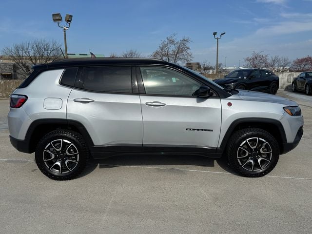 2025 Jeep Compass Trailhawk | 4X4 | Wireless CarPlay | Blind Spot