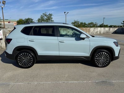 2025 Volkswagen Taos 1.5T SE | Pano Sunroof | Wireless CarPlay