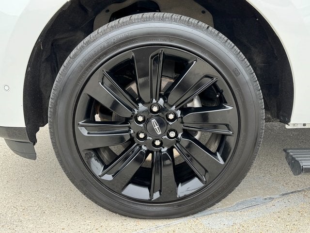 2022 Lincoln Navigator L Reserve | 2nd Row Capt. Chair w/ Massage | 4WD