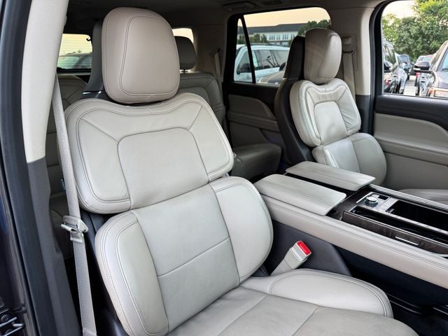 2022 Lincoln Navigator L Reserve | 2nd Row Captains | Luxury Pkg
