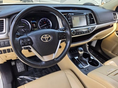 2018 Toyota Highlander Hybrid XLE | Moonroof