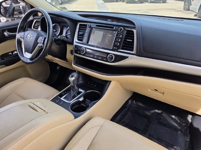 2018 Toyota Highlander Hybrid XLE | Moonroof