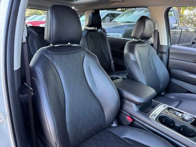 2025 Kia Carnival Hybrid SX | Pano Moonroof | Dark Edition Pkg |