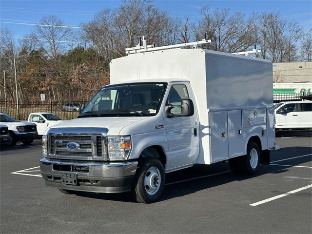 2025 Ford E-350SD Base Cutaway