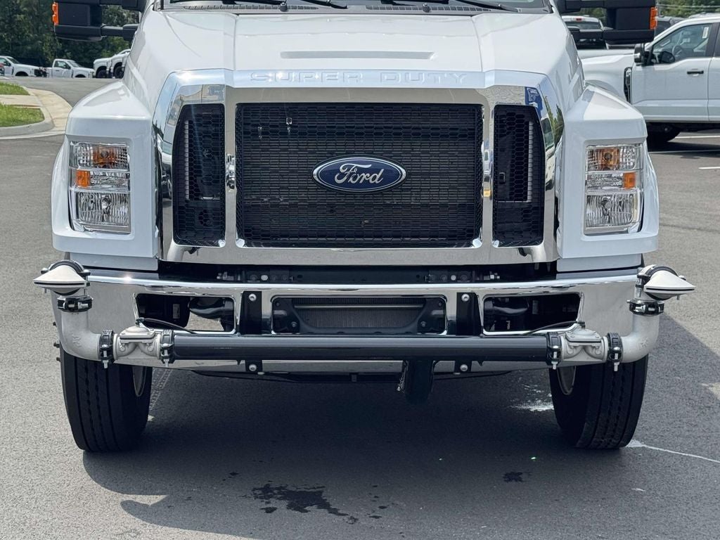 2027 Ford F-750SD Base