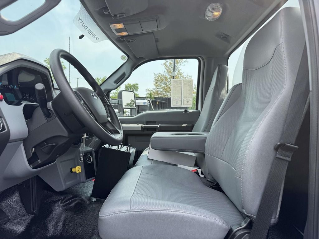 2027 Ford F-750SD Base