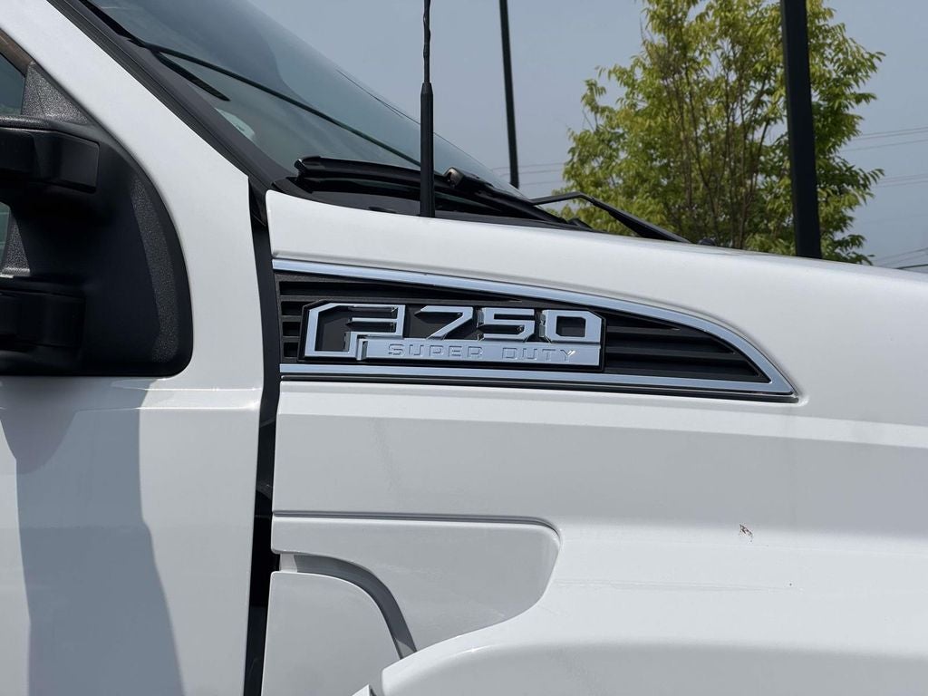 2027 Ford F-750SD Base