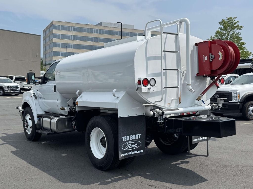2027 Ford F-750SD Base