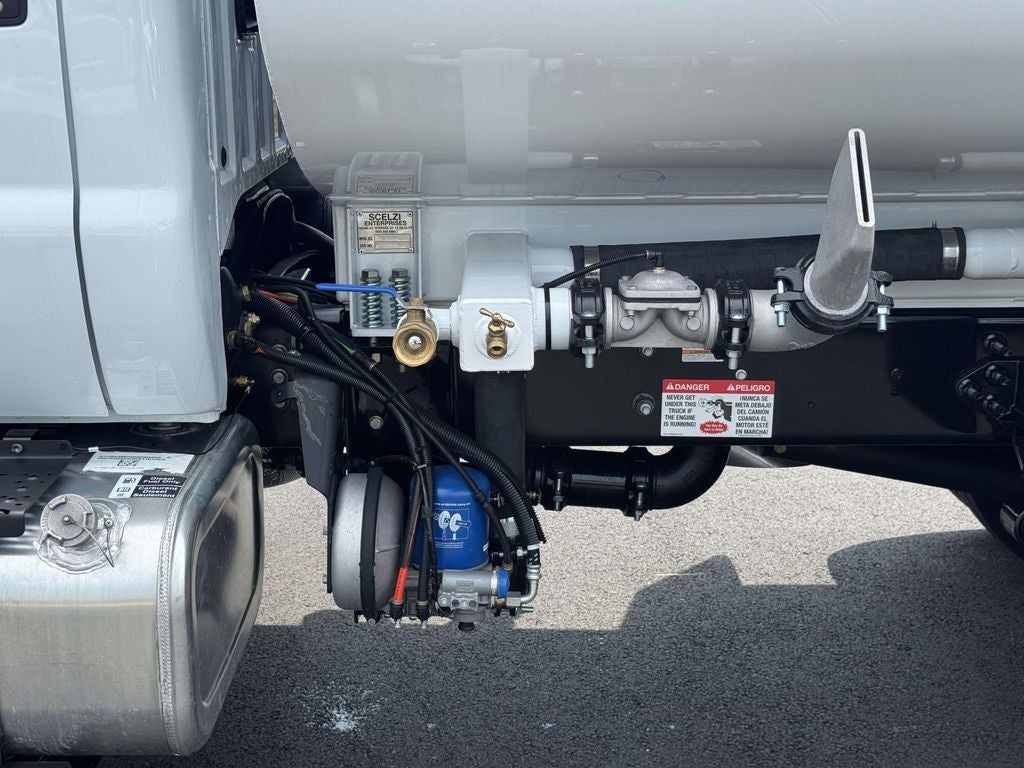 2027 Ford F-750SD Base