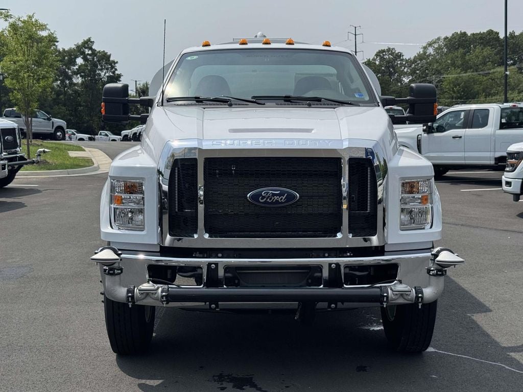 2027 Ford F-750SD Base