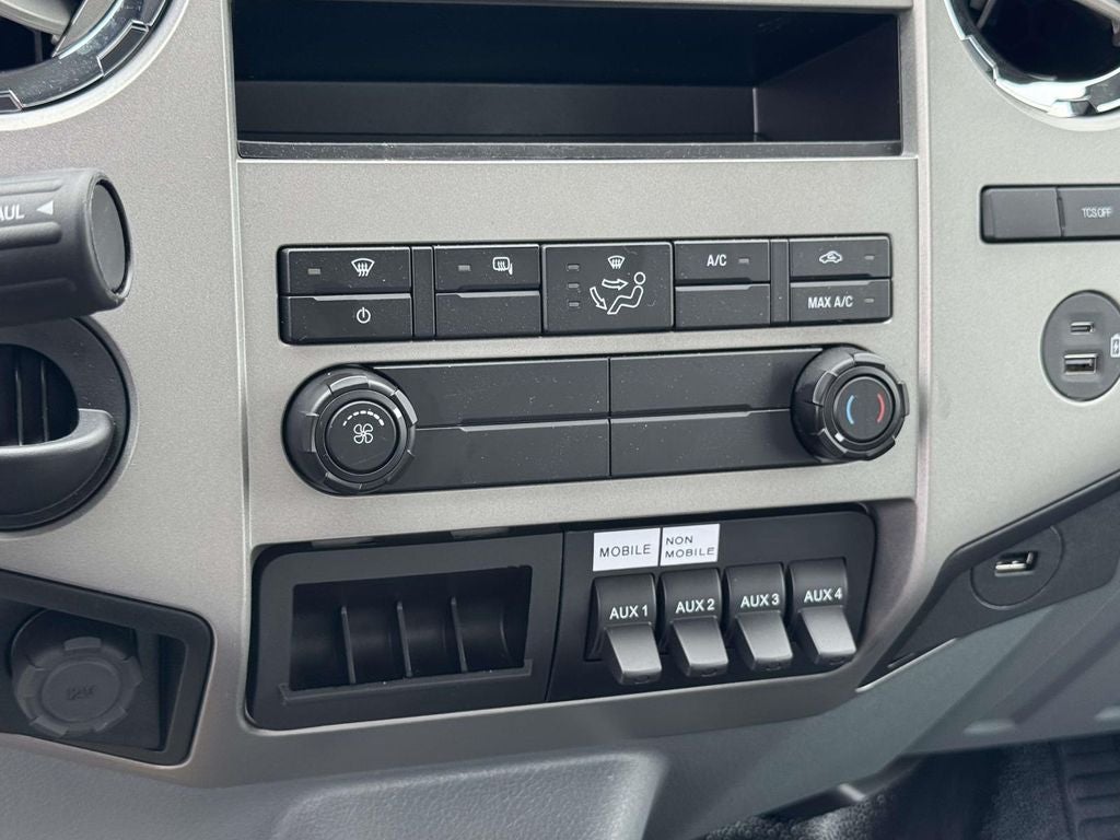 2027 Ford F-750SD Base