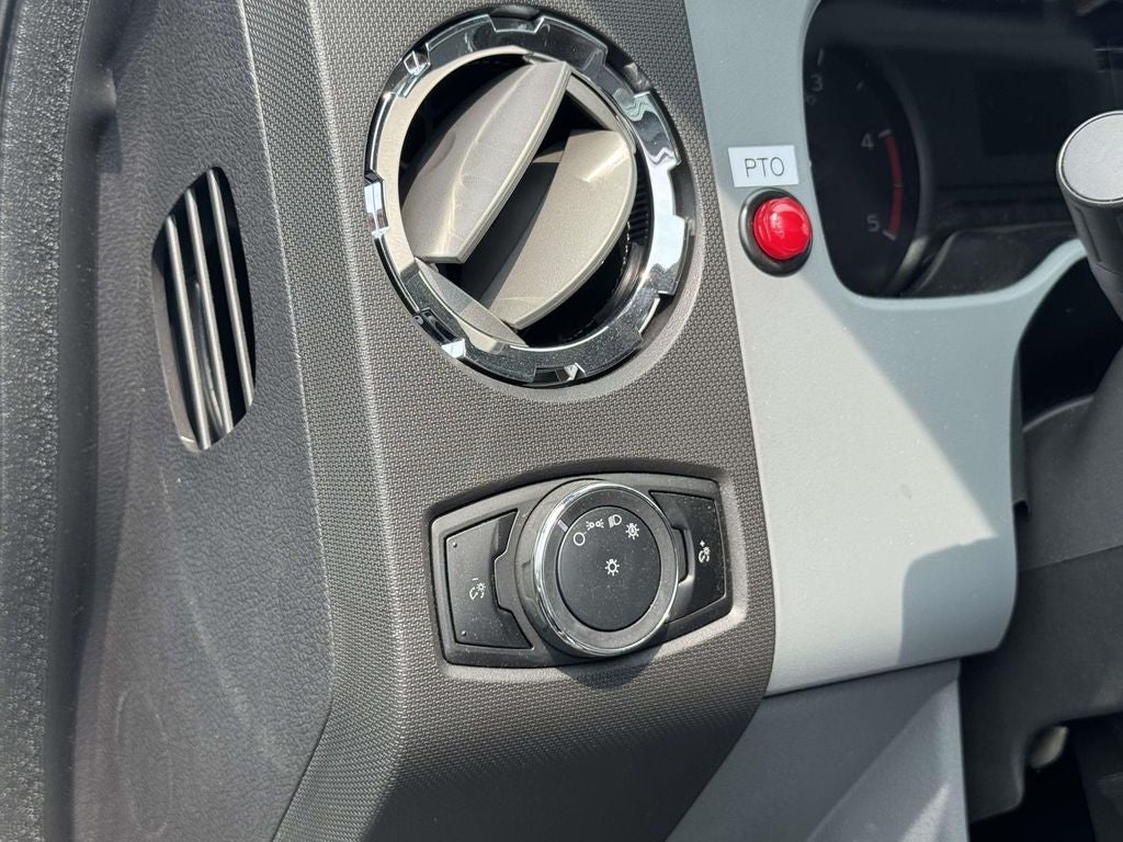 2027 Ford F-750SD Base