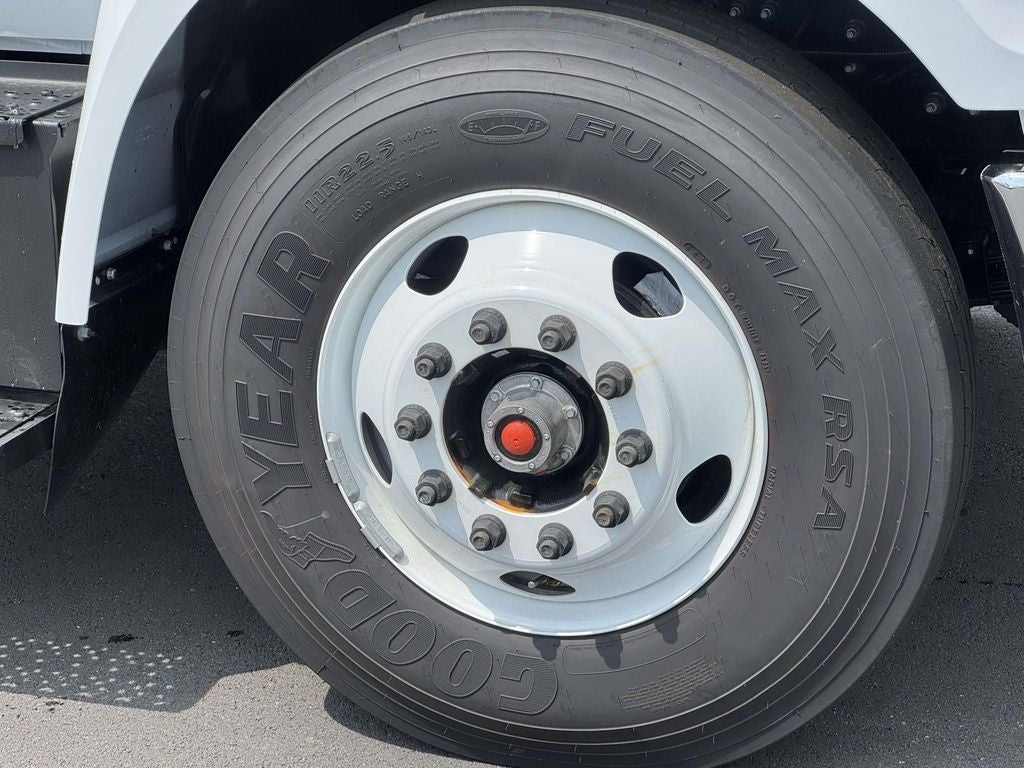 2027 Ford F-750SD Base