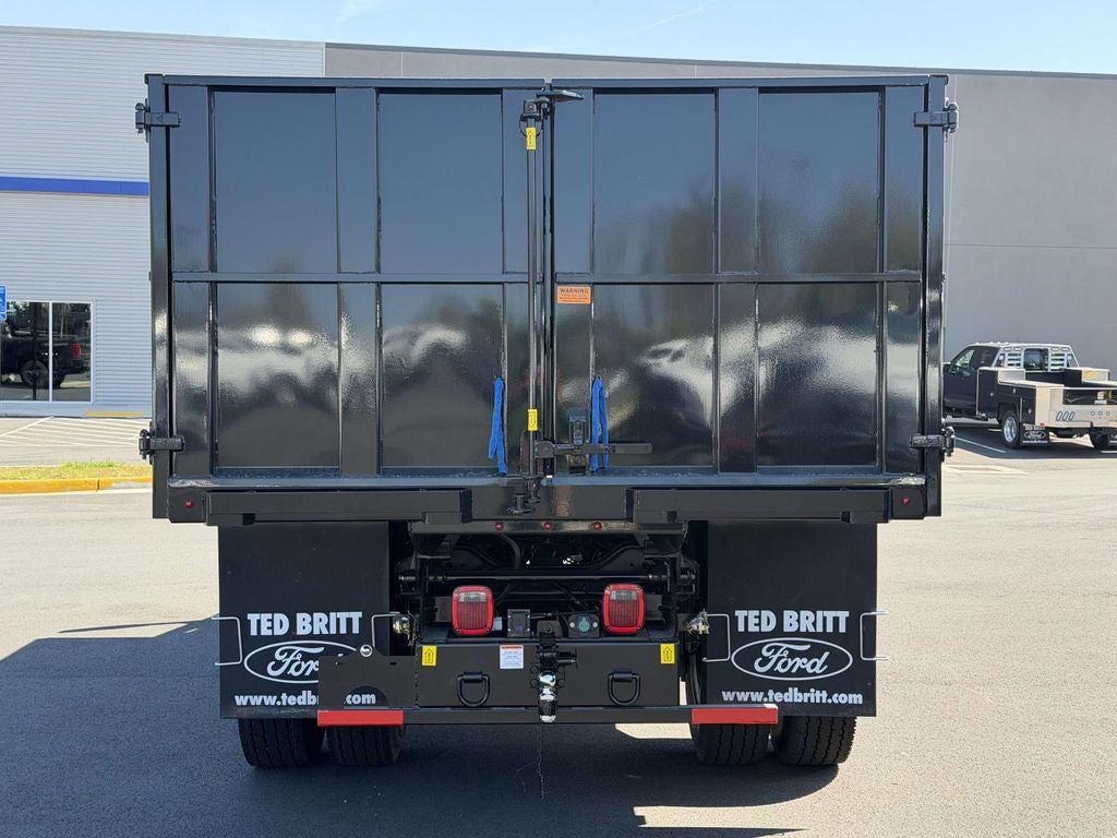 2027 Ford F-750SD Base