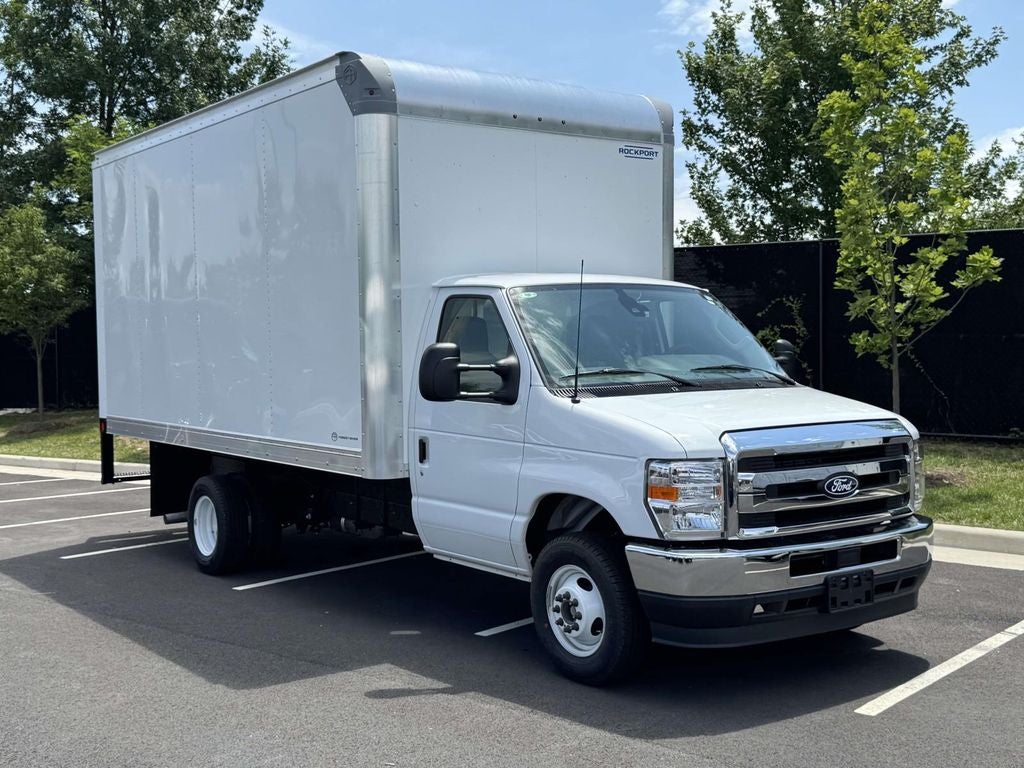 2027 Ford E-450SD Base