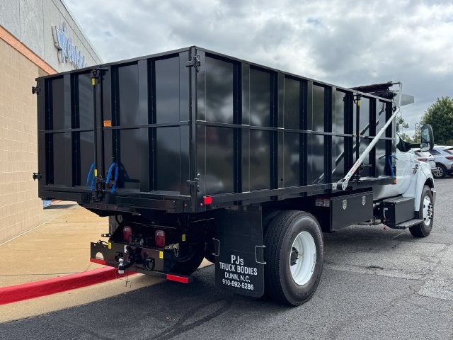 2027 Ford F-750SD Base