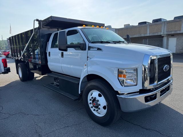 2027 Ford F-750SD Base 16' DUMP TRUCK