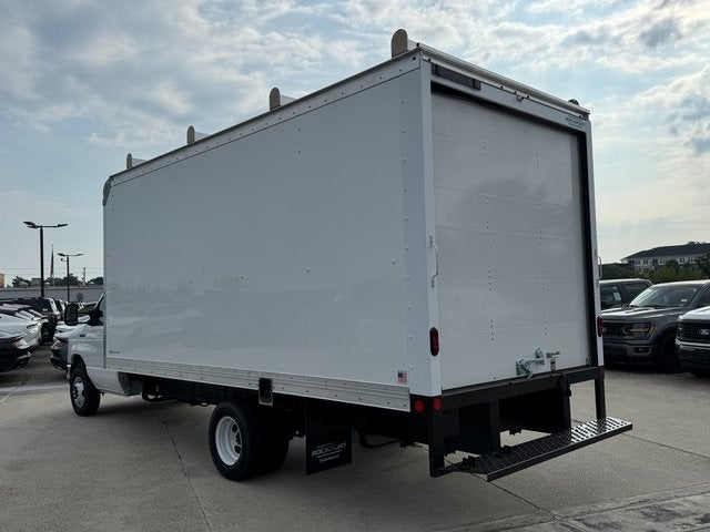 2026 Ford E-450SD 17 FT BOX DUAL ROLL UP Base