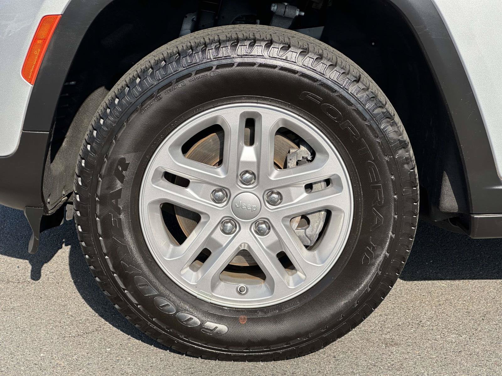 2023 Jeep Grand Cherokee Laredo