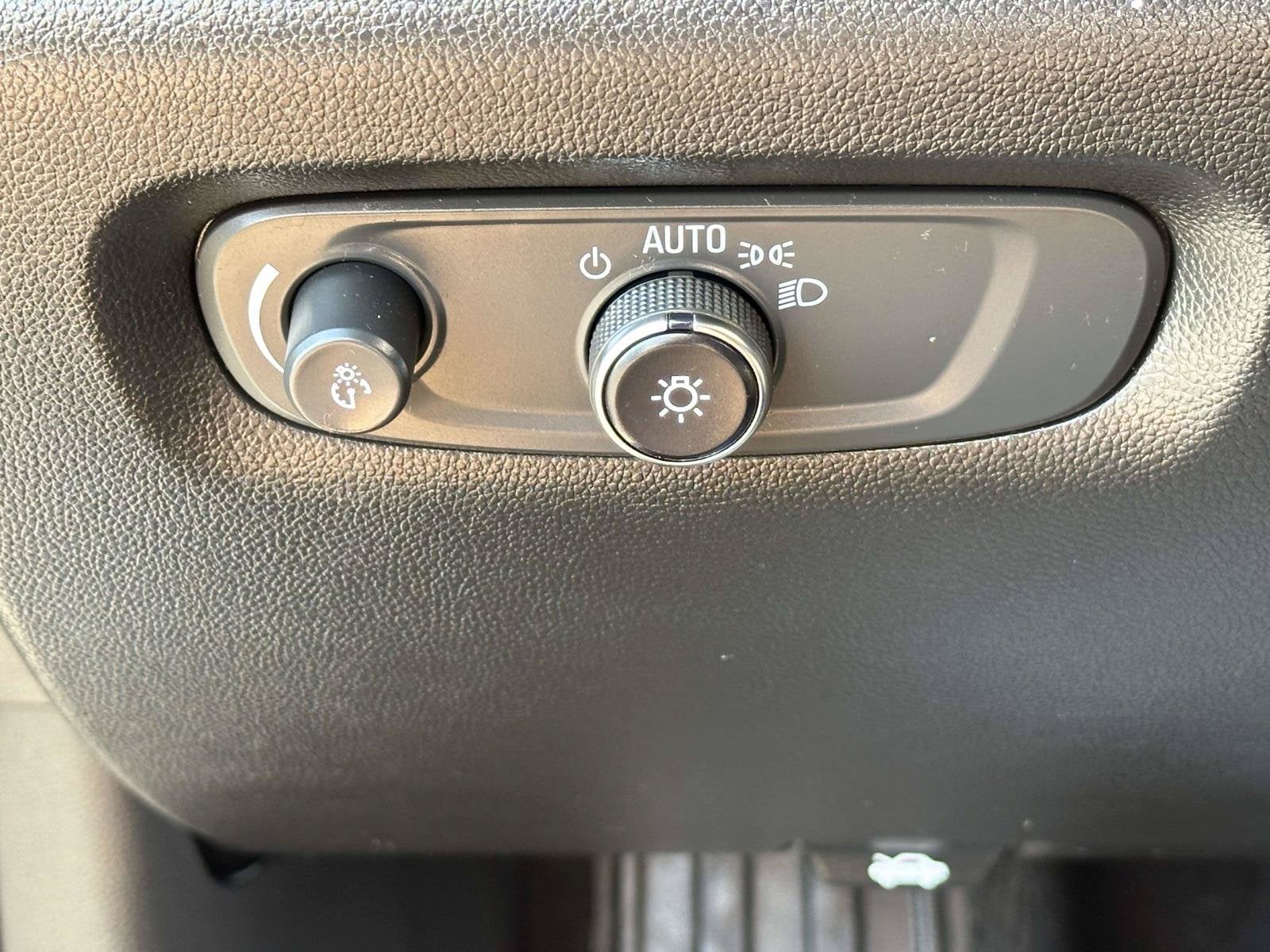 2023 Chevrolet Traverse LT Cloth w/2FL