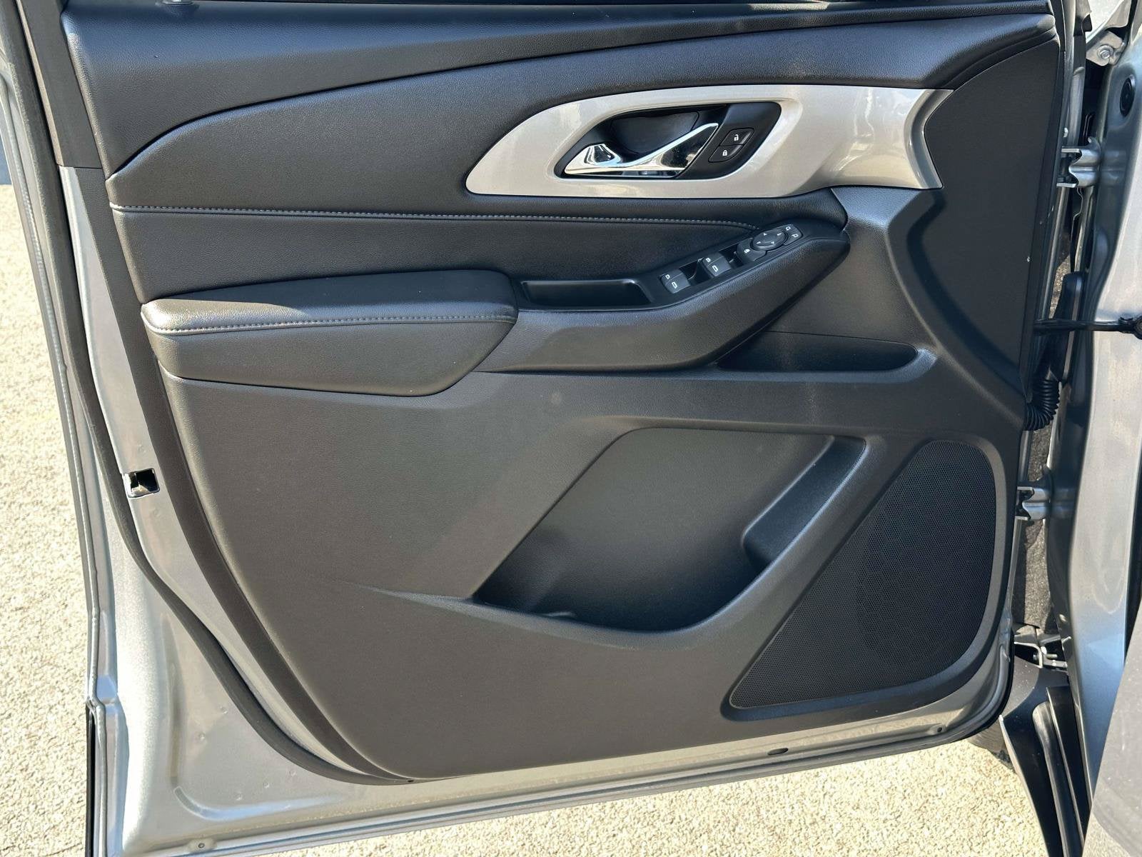 2023 Chevrolet Traverse LT Cloth w/2FL