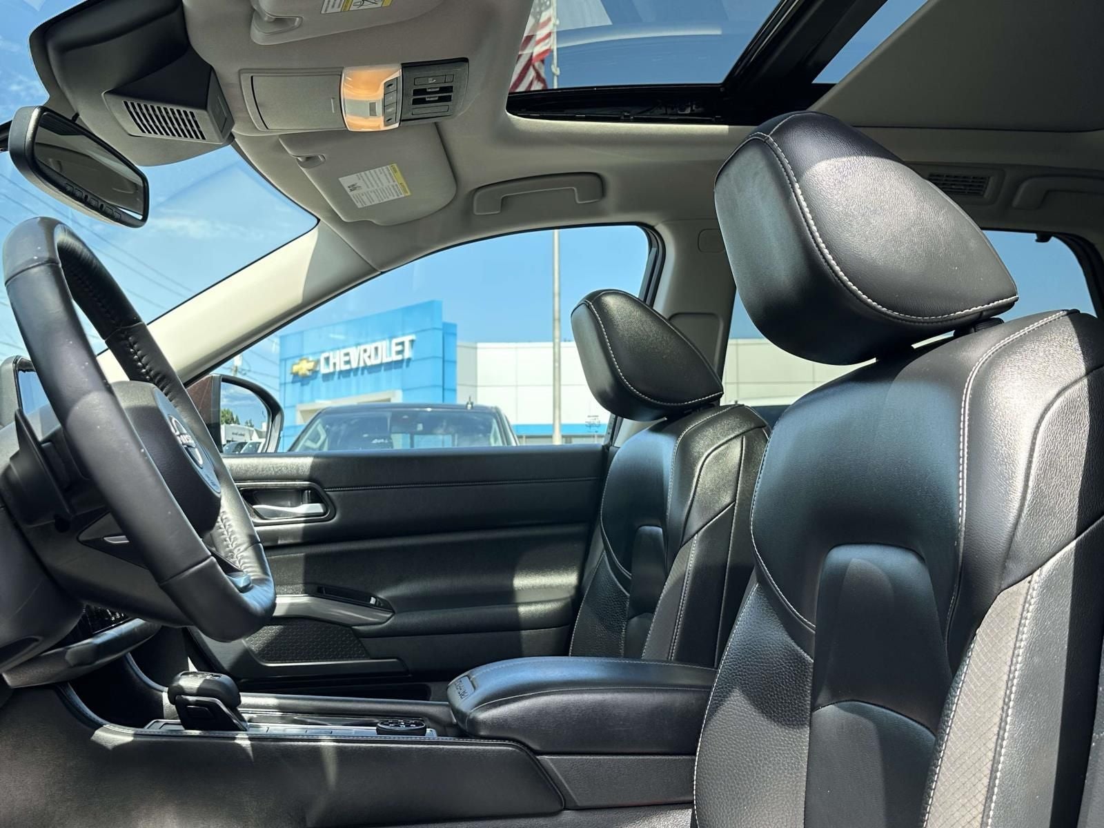 2022 Nissan Pathfinder SL