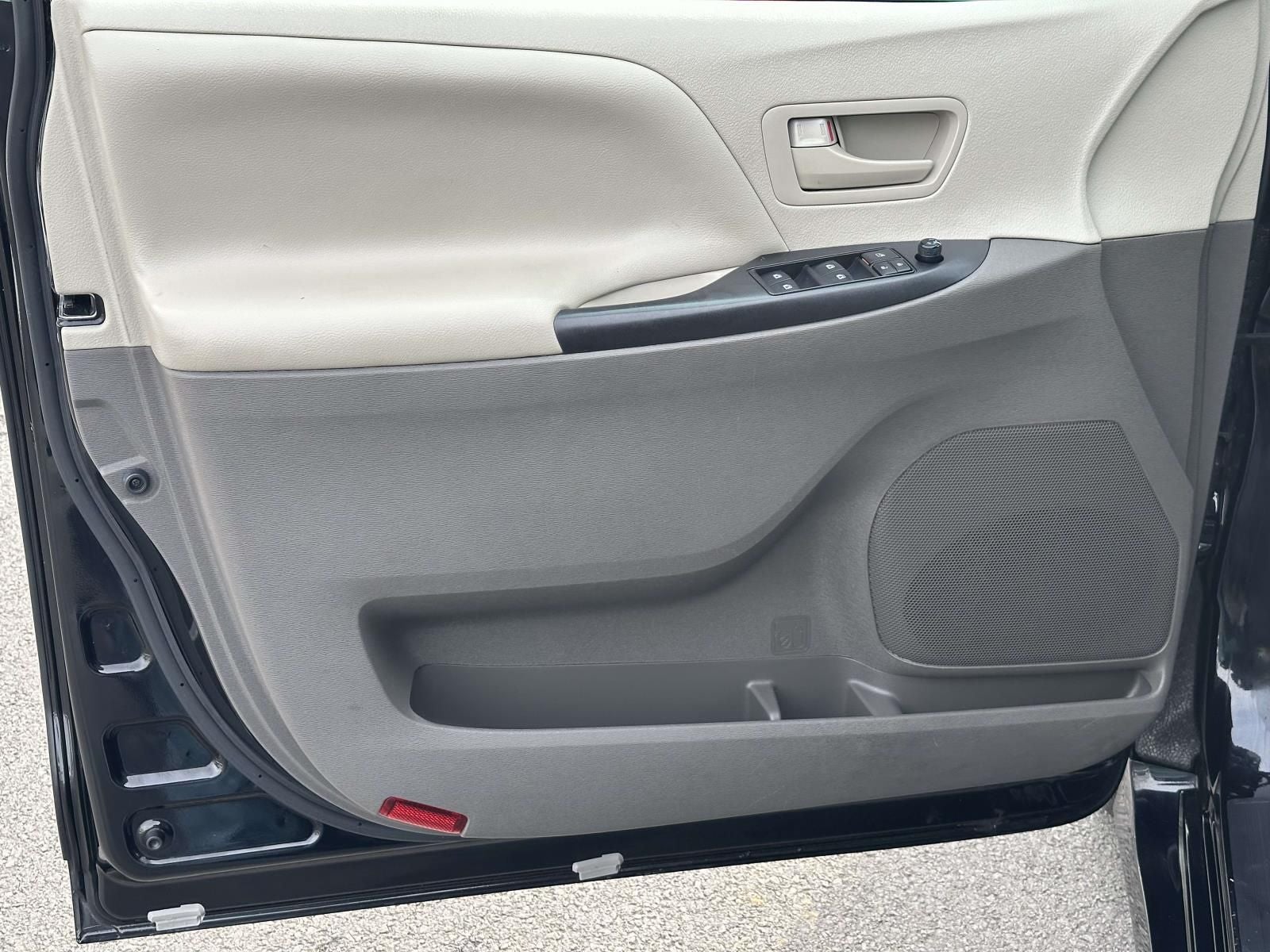 2020 Toyota Sienna L 7 Passenger