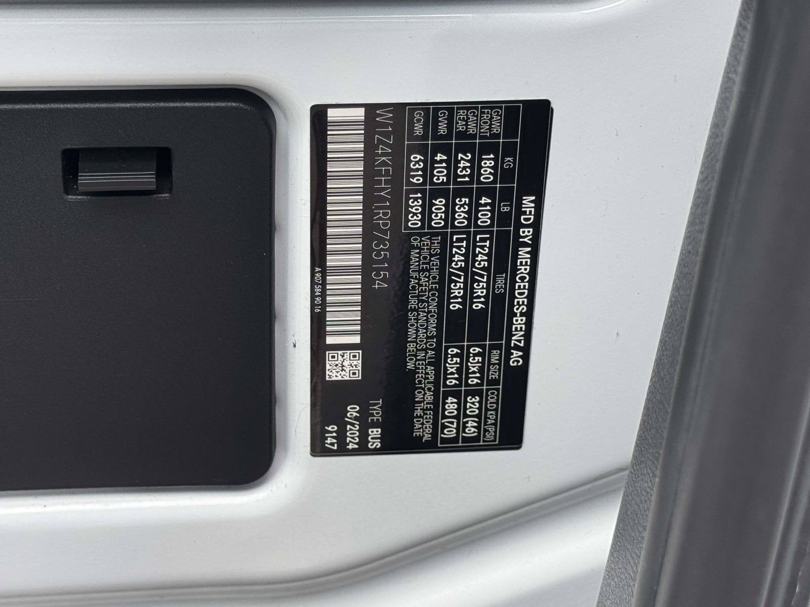 2024 Mercedes-Benz Sprinter 2500 Passenger 144 WB