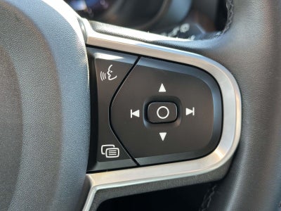 2022 Volvo XC60 B5 Momentum