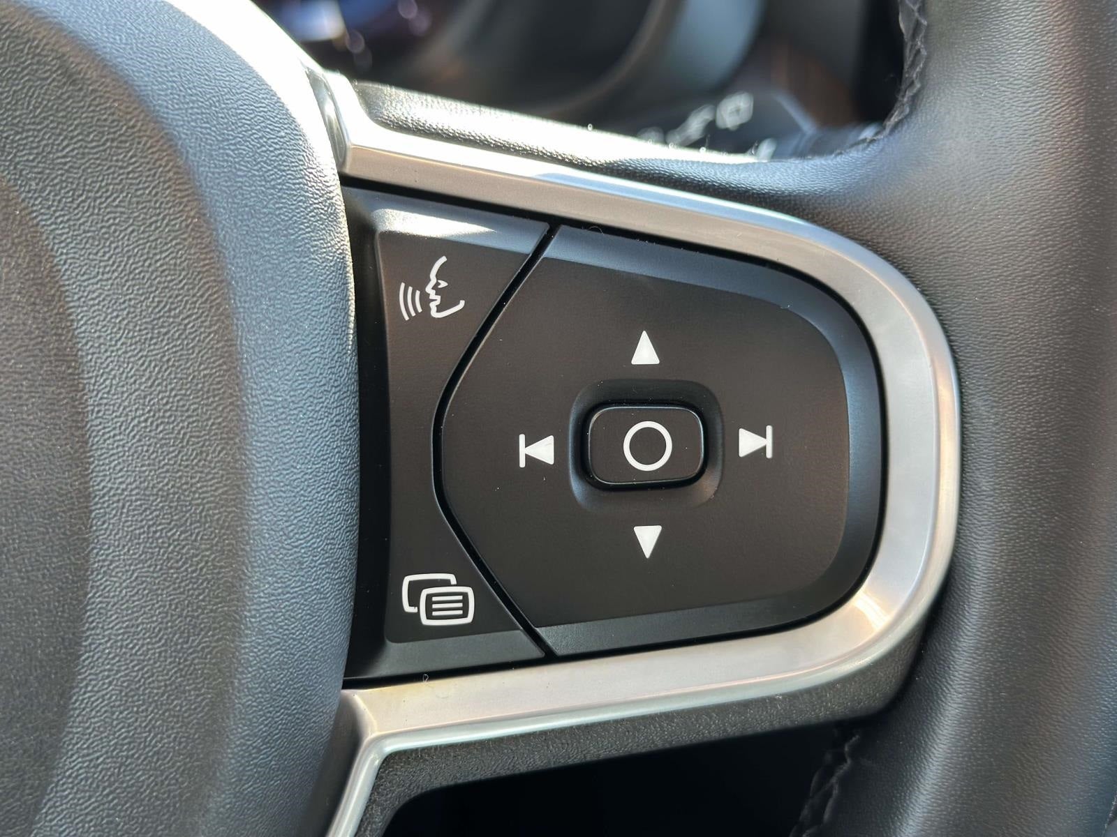 2022 Volvo XC60 B5 Momentum