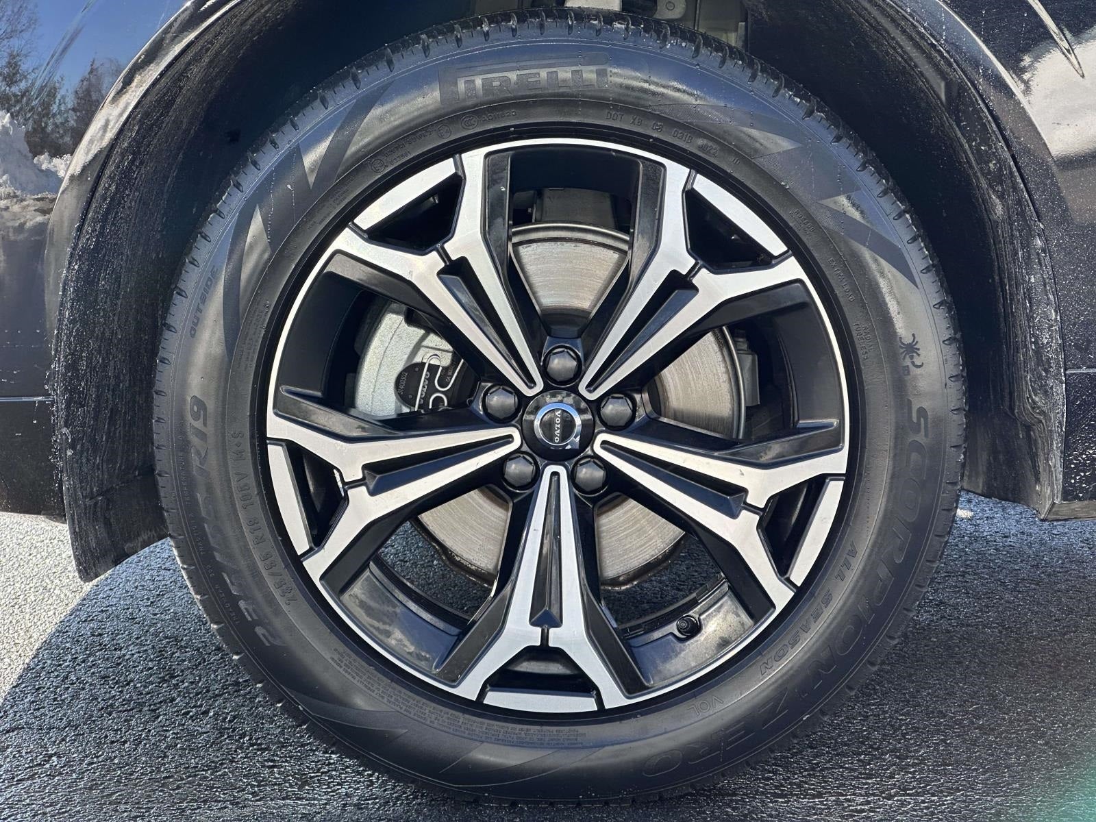 2022 Volvo XC60 B5 Momentum