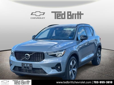 2023 Volvo XC40 B5 Plus Dark Theme