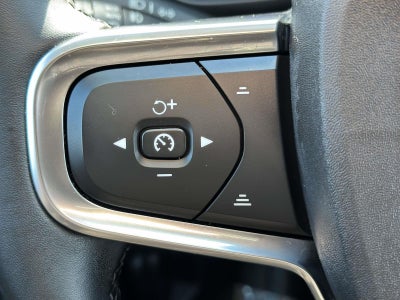 2023 Volvo XC40 B5 Plus Dark Theme