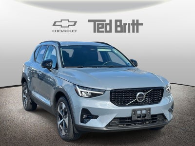 2023 Volvo XC40 B5 Plus Dark Theme