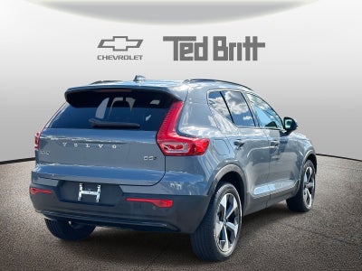2023 Volvo XC40 B5 Plus Dark Theme