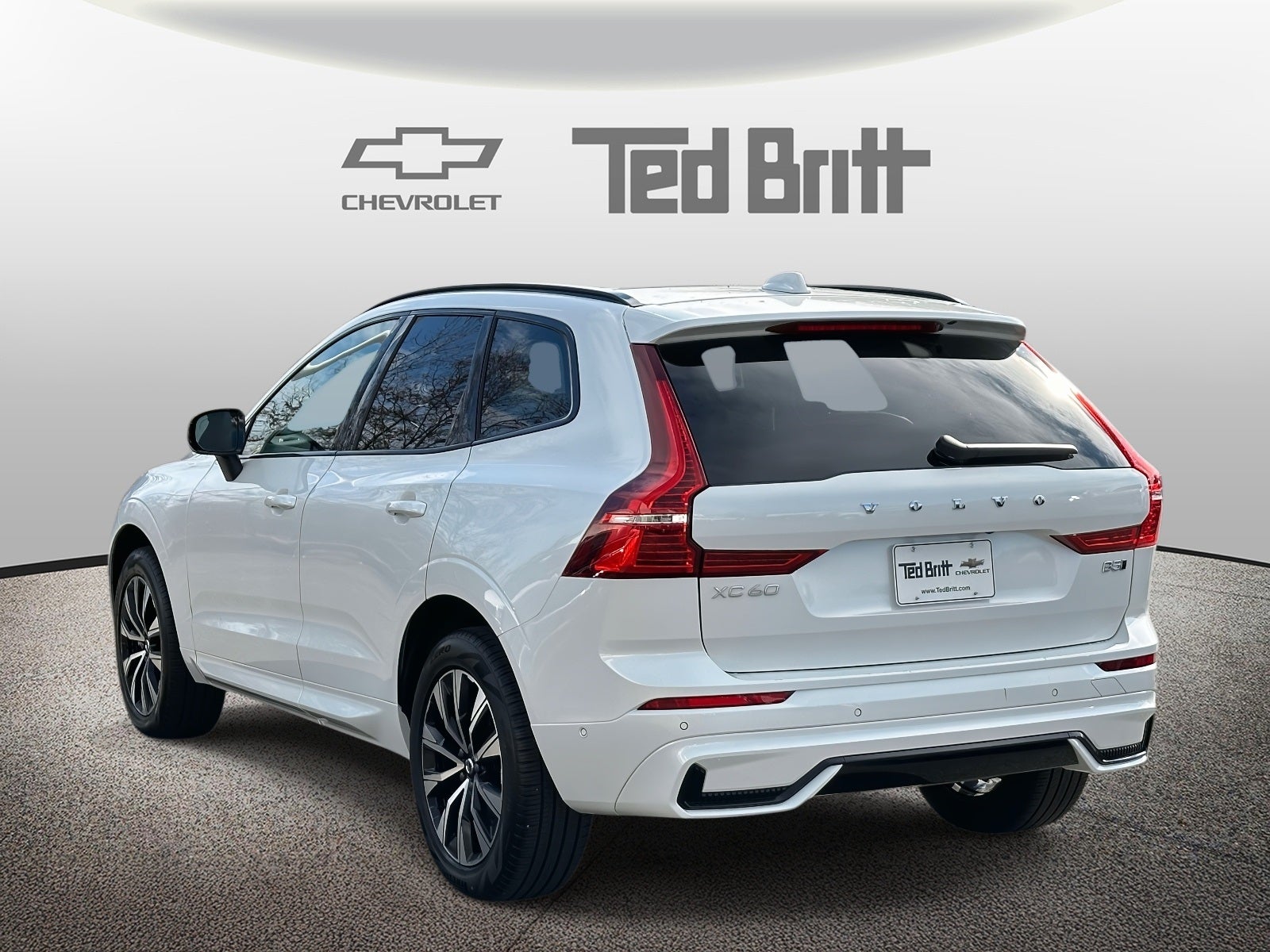 2025 Volvo XC60 B5 Plus