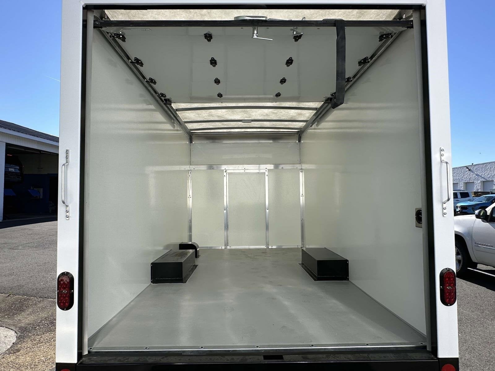 2025 Chevrolet Express Cutaway 3500 1WT