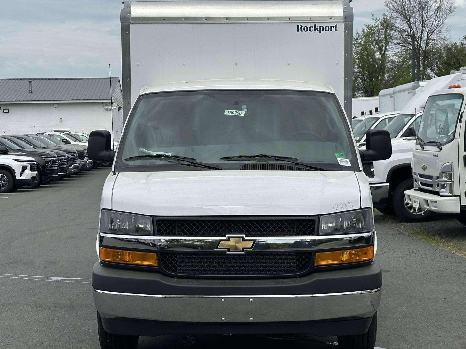 2025 Chevrolet Express Cutaway 3500 1WT