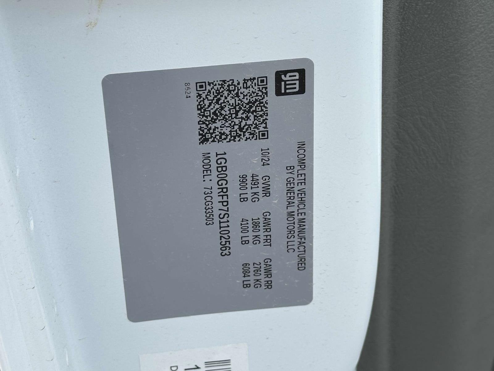 2025 Chevrolet Express Cutaway 3500 1WT