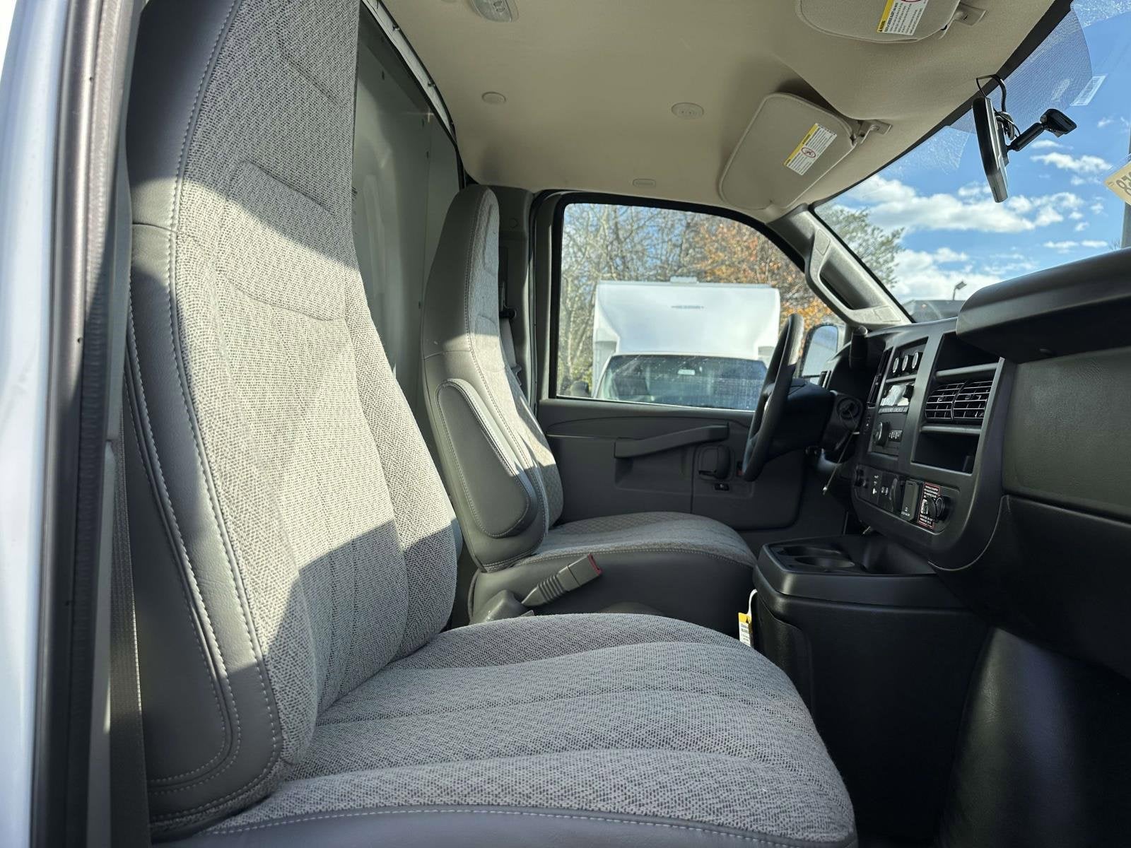 2025 Chevrolet Express Cutaway 3500 1WT