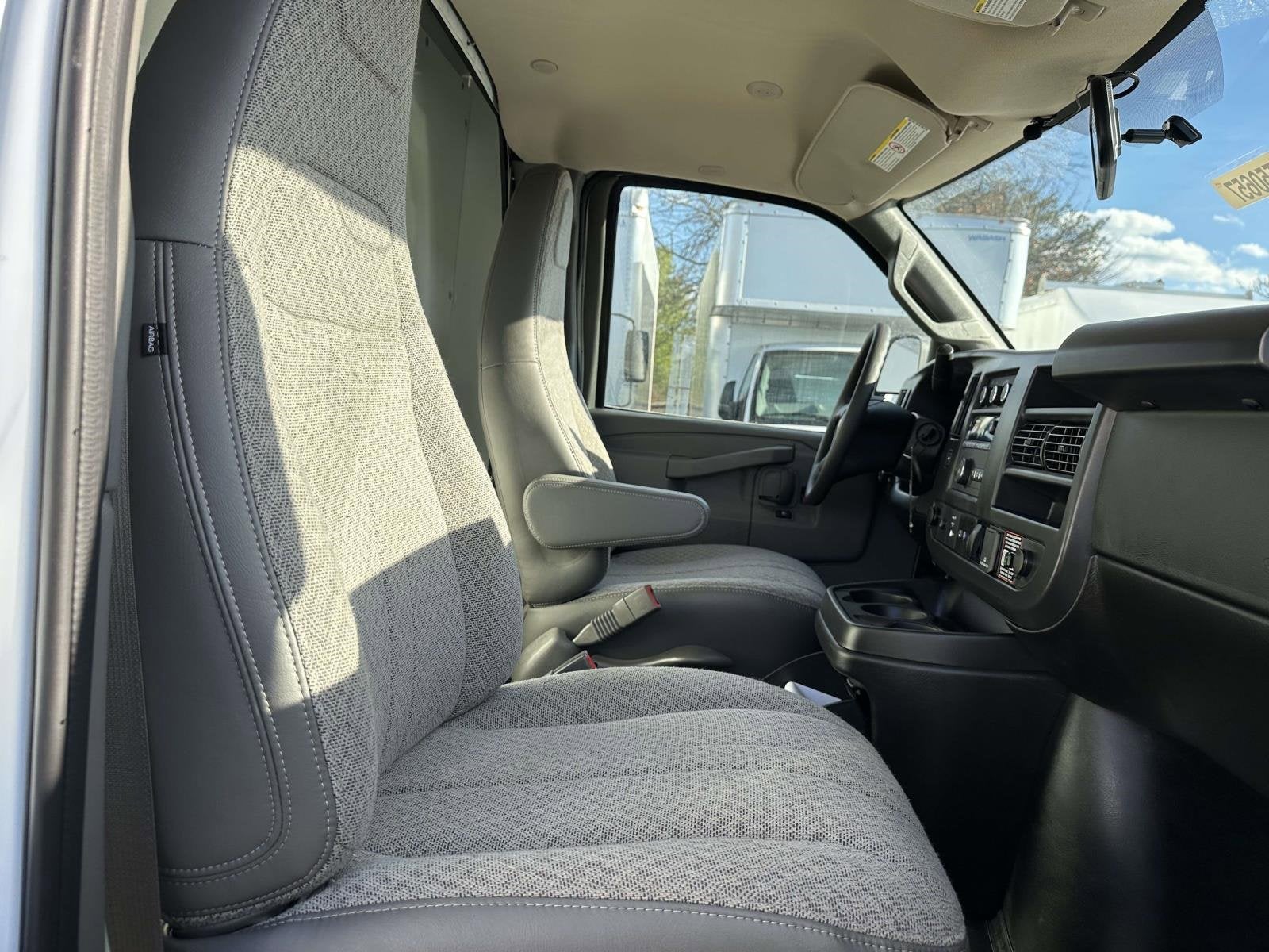 2025 Chevrolet Express Cutaway 3500 1WT