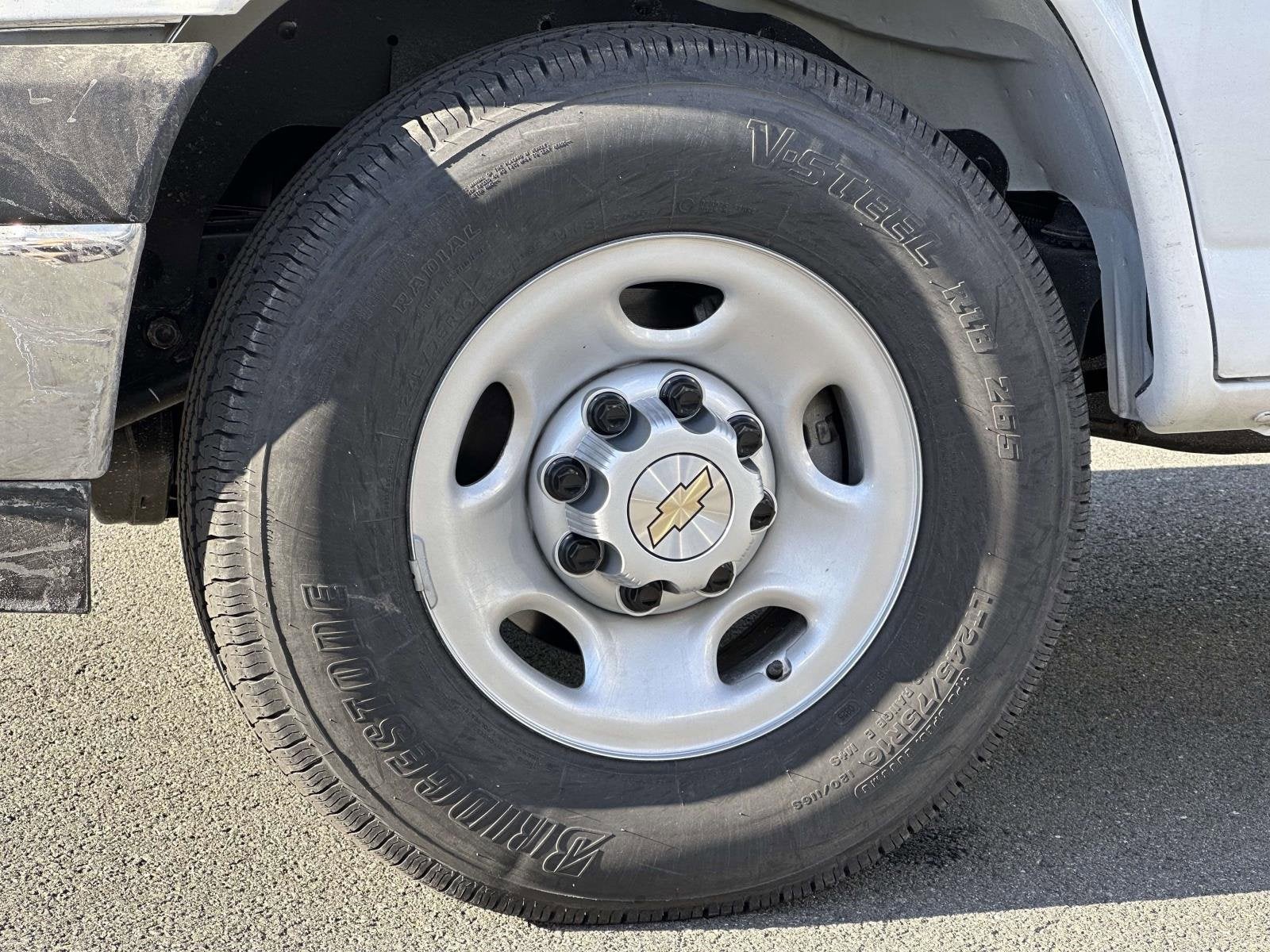 2025 Chevrolet Express Cutaway 3500 1WT