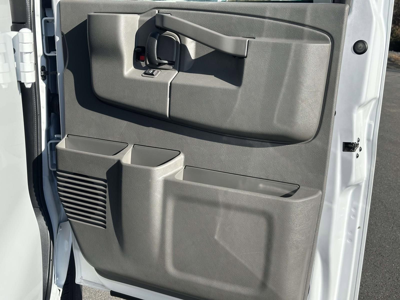 2025 Chevrolet Express Cargo WT