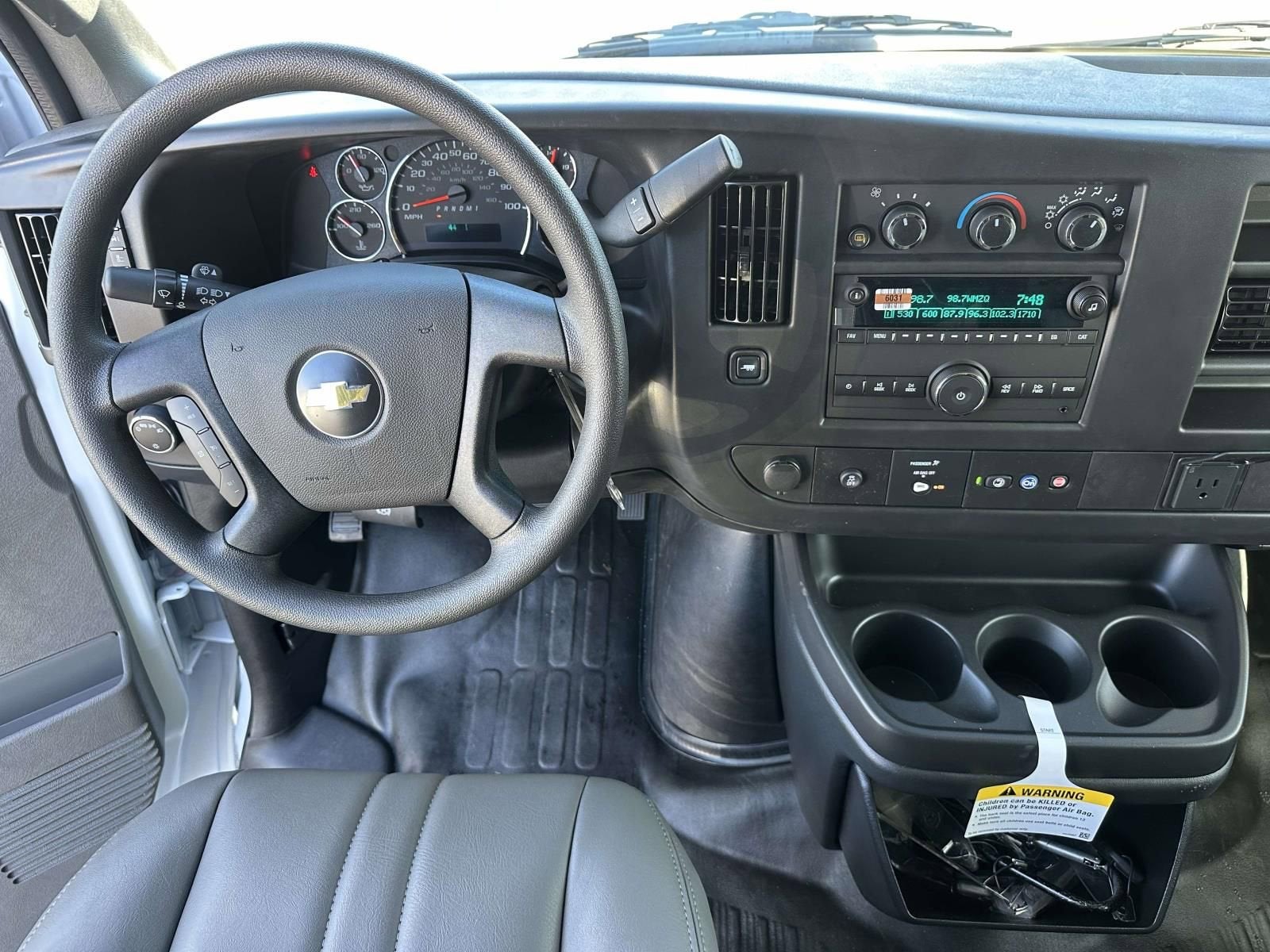 2025 Chevrolet Express Cargo WT