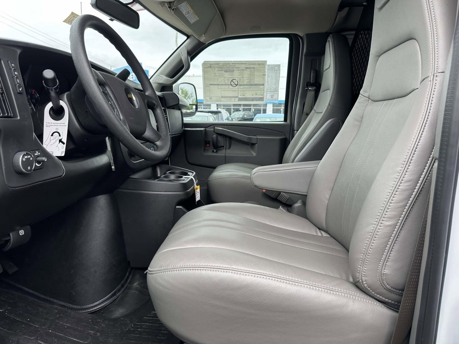 2025 Chevrolet Express Cargo WT