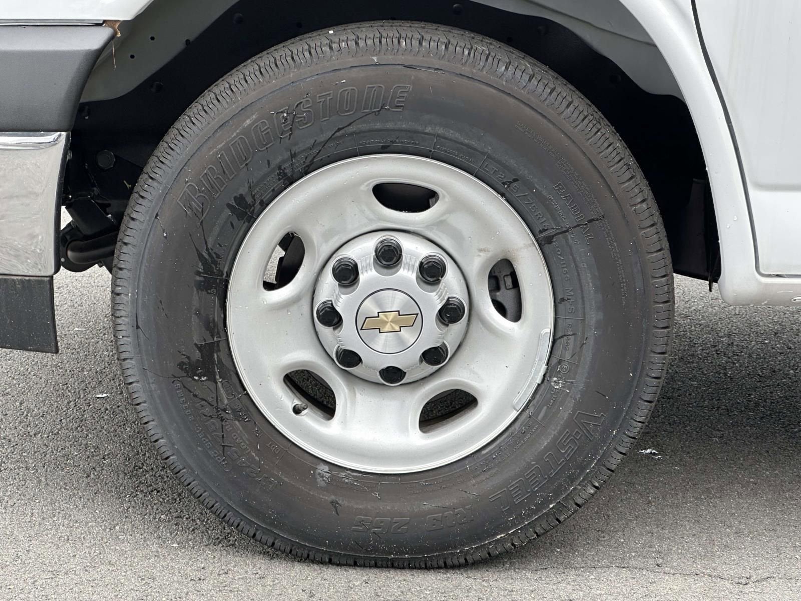2025 Chevrolet Express Cargo WT